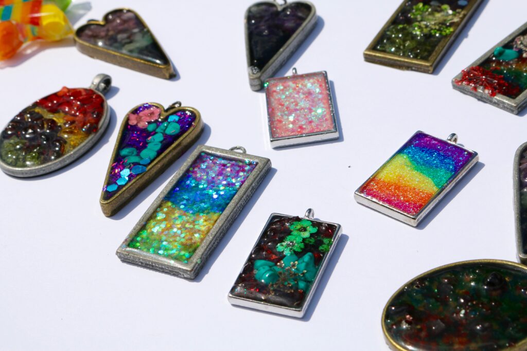 making resin jewelry