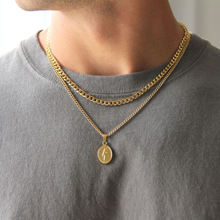 gold pendant necklace