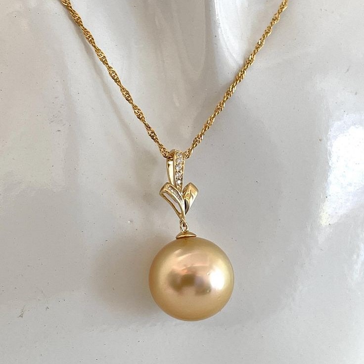 elegant gold pearl necklace