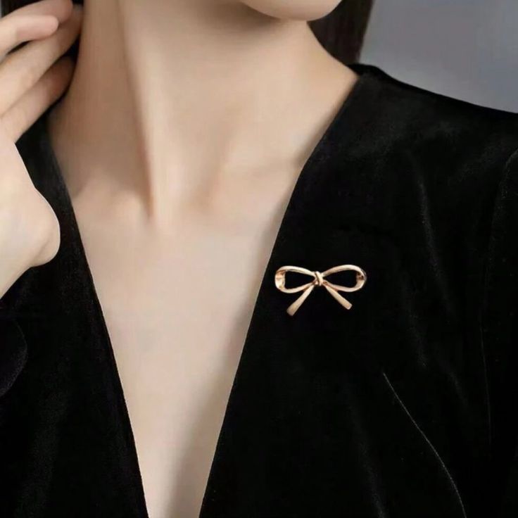 bow brooch