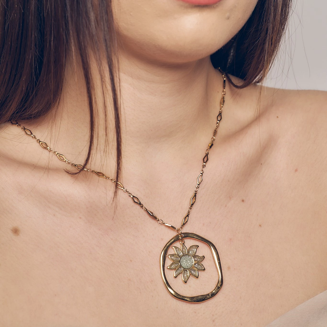 trending necklaces 2024