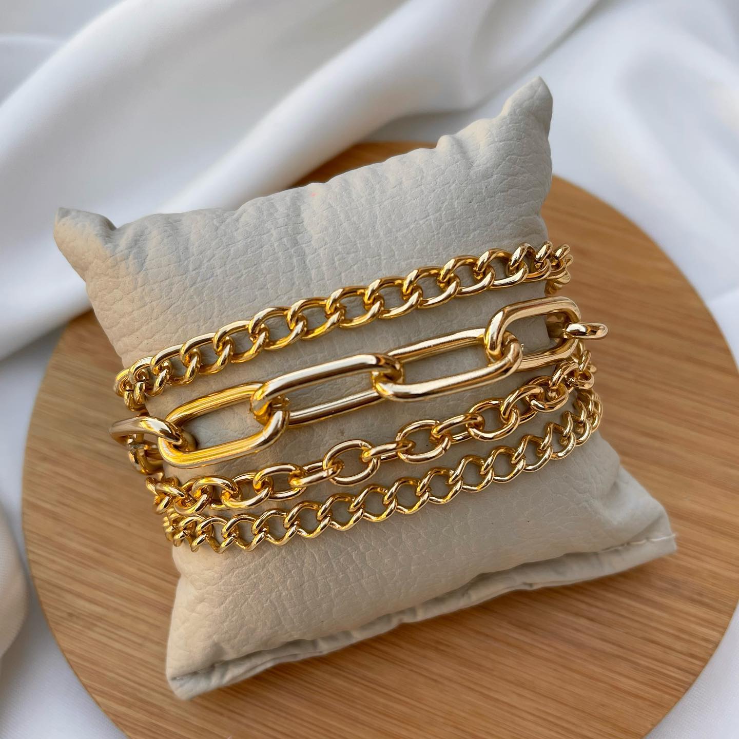 trending necklaces 2024