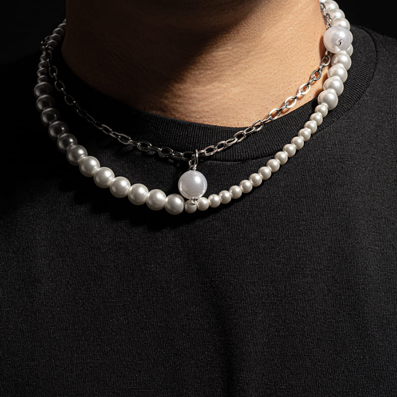 why are men wearing pearls