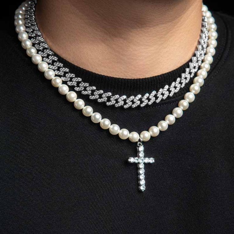 why are men wearing pearls